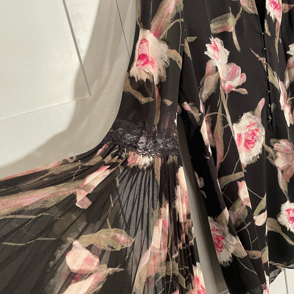 White House Black Market Black Floral Blouse - Picture 13 of 14